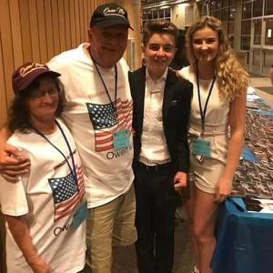 Meet your Posher, Dennis